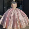 Luxury Pink Gold Embroidered Quinceanera Dress Ball Gowns Woman Off the Shoulder Pärled Sweet 15 Dress 16 Girls Designer Party Formal G 262o