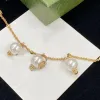 Top Armreifen Diamond Perle Design Briefe Armband für Frauen Geschenkset hochwertige goldene Kettenohrringe Schmuckversorgung