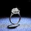 Cluster anneaux en or blanc platine PT950 Femmes Ring 1ct Moisanite Diamond Engagement pour charmant cadeau d'anniversaire avec boîte