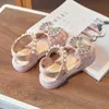 Sandalen Mädchen Sommer 2024 Neue Mittel- und Big Childrens Bow Baby Mod modisches Mädchen Prinzessin Schuhe H240513