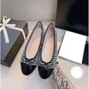 Paris Brand Designer Cowhide Flats Sandales Femmes Ballet Black Ballet Toe Shoes peu profondes Slip sur les orteils ronds Robe Forme Flat Shoe Taille S DH