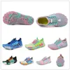 Kadın su spor ayakkabıları yukarı akış Yüzme Çıplak ayakla beş parmak su spor ayakkabıları renkli plaj açık renkli unisex spor ayakkabıları 240425