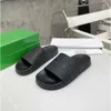 Designer -Hausschuhe Schieberegler gestreifte Gleitungen rund Zehen Gummi Slipper Sommer Strand Grüne Sandalen Resort Schwamm Paar Sandalen Männer Frauen Flip Flops Saa S