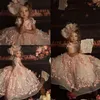 2020 Söt tjej Pageant Dresses Jewel Neck 3D Floral Appliced ​​Pärled Flower Girl Gowns Kort ärm Open Back Sweep Train Birthday Gow 283n