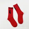 Chaussettes masculines 22fw Nouvel An chinois Big Red chaussettes Red Mens and Womens Mid Cap Pure Cotton Bunny Year Cartoon Doll Chalf