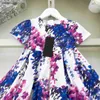 Top Girl Dress Short Sleeve Child Kjol Storlek 90-160 Kompletta etiketter Babykläder Wisteria Flower Print Kids Frock Jan20