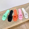 Sandalen voor vrouwen in elkaar grijpende Designer Slides Rubber Slippers Ladies Flat Beach Jelly Script Orange Summer Fall Mules Outdoor Waterdicht Luxe