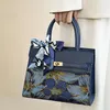 High-end nationale stijl Jacquard borduurwerk van middelbare leeftijd draagbare messenger tas dames nieuwe Chinese sfeervolle moeder tas moederdag cadeau