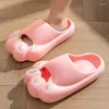 Taxas de banho Mulheres chinelas kawaii engrossam itens de banheiro de sapatos de gatinho e gatinho macio