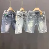 Fashion Summer Mens Blue Casual Solid Denim Jean Shorts avec des trous déchirés Wash Designer Clots Designer Mens Jeans 240513