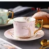 British Light Luxury Ceramic Coffee tasse petite et soucoupe Set Maison Maison de l'après-midi Fleur de fleur de thé 240508