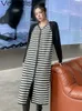 Robes décontractées Vefadisa 2024 Spring Summer Striped Couple Colored Wainen Robe V-Neck Knit Girl Trendy Stripe ZY3660