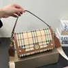 Sac de messager vintage chaud sac de créateur de femmes de luxe couvercle flip couverture de mode à carreau à carreau de haute qualité sac crossbody sac avec boîte 245144bf