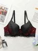 Des soutiens-gorge définissent la lingerie surdimensionnée sexy avec une demi-tasse réunie de conception de dentelle noire et rouge adaptée aux femmes dodues 90D-110D B2387 Y240513