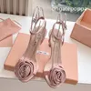 2024 Luxury Designer Women Sandales Rose Satin Slippers Fashionable Elegant Sexy Slim High Heels Taille 35-41