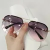 Óculos de sol Moda Metal Metal Meio moldura de óculos de feixe duplo clássico feminino