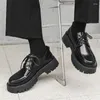 Scarpe casual alla moda aumentano la pelle nera maschile altezza di fondo spessa aumentando i mocassini slip-on comodi e