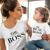 Famille Matching tenues 2024 Été Famille Matching Vêtements Mommy et moi Tshirt Mother Dille Fils Tirons maman T-shirt Baby Girl Boys T-shirt T240513