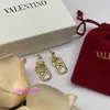 Aavaleno Top Edition Designer Delated Earring Big Big V Letter Gold Elstuds Light Luxury Jewelry S2024 Nouveau style Tempérament avec boîte d'origine