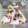 Top-Babyrock farbenfrohe Blumen überall über Prinzessin Kleidgröße 90-160 cm Kinder Designer Kleidung Sommermädchen Partydress 24APRIL