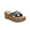 Femmes talons pantoufles mode High Sandals Chaussures Gai Summer Platform Sneakers Triple Blanc Black Brown Brown Green Color17 470 454 D SAA