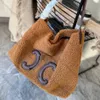 Hoogwaardige designer tas vrouw luxe boodschappentas draagtas afneembaar en verstelbare schouderband trek het touw open en dicht gladde koeienleren crossbody tas