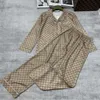 Designerinnen Frauen Tracksuits Buchstaben Volldruck Vintage Pyjamas Stil Seiden Langarm Shirt Hemd Drawess elastizierter Taillenhosen 2 -teiliges Set