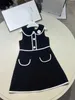 Top dziewczyna sukienka Pearl Flower Decoration Sukienki dla niemowląt Rozmiar 110-160 Dziecko spódnica projekt bez rękawów