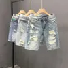 Fashion Summer Mens Blue Casual Solid Denim Jean Shorts avec des trous déchirés Wash Designer Clots Designer Mens Jeans 240513