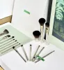 Designer Silber Make -up Pinsel Frauen 9 Make -up Pinsel klassisches Buchstaben Logo Make -up -Werkzeug Beauty Tool mit Geschenkbox Geschenken für Freundinnen und beste Freunde