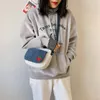 Schoudertassen pluche tas Japanse retro harajuku lam vrouw borduurwerk aardbei schattige zusters messenger