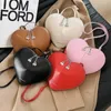 Hjärtformväskor för kvinnor Mini Sling Axel Bag Ladys Red Love Fashion Pouch Valentine Gift Luxury Handväskor 240509