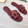 Donne Isola Flat Mule Slifor Slip su muli in pelle vele vetrini Circle firma modellata in pelle morbida a largo cinghia anteriore Sandals estivo Sandals Sandals