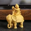 Dekoracyjne figurki 9cm małpa King Taxi Elephant Boopwood Rzeźba Feng shui drewniana rzeźba ze statua zwierząt Kolekcja Ozdar urodzinowy