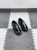 Nuove scarpe per bambini Designer Sneaker Sneaker taglia 26-35 Protezione Box Girls Sheiny Patent Leather Scarpe in Metal Logo Boys Dress Scarpe 24 May