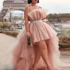 Hoge lage feestjurken met schoot strapless stoffige roze tule puffy cocktail er gelaagde op maat gemaakte chique prom -jurk voor fotoshoot 209W