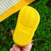 Sandálias de sapatos de bebê de verão para meninas menino mulas de desenho animado sandália infantil infantil produtos jardim 240509
