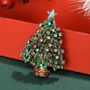 Broches coupées coupées en émail vert broch femmes hommes hommes en strass de Noël arbre de Noël fête des épingles de bureau occasionnelles cadeaux