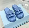 2024 tofflor Sandaler Platform Slippare Designer Ladies Summer Casual Flip-Flops Outdoor Pool Slide Beach