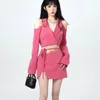 Tvådelt klänning Dayifun Rose Red Short Suits Women Off Shoulder Blazer kjol 2-stycken Set Lady Spring Summer Oregelbundet Design Kvinnor