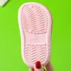 Летние детские сады ботинки мальчики девочки для пляжной сандалии детей легкие дышащие милые мультипликационные плитки детские тапочки 240511