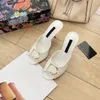 Designer de moda Sapatos femininos Sandálias de salto alto Fashion praia de vestido grossa sapato estilete de salto alfabeto Lady Lady Sandal Leatre