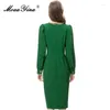 Casual Dresses Moaayina Autumn Fashion Designer Green Vintage Party Dress Women O Neck Metal Chain Button Package Buttocks Slits Slim Long