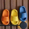 Pantofole per bambini pantofole Scheme Summer Color Slip Anti Slip Solledri Slifori per bambini di 2-8 anni Slifori di famiglia carini per ragazzi e ragazze Y240514O3P2