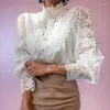 Blouses pour femmes chemise de chemise en dentelle blanche vintage Femmes Spring Bouton Bouton Top féminin Collier Crochet Hollow Casual 12928