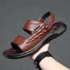 Uomini sandali in pelle 2024 Prodotti estivi per uomini's business coccodrile scarpe da spiaggia morbide foglie di moda frizzanti pancipetti di saa