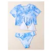 Tvådelar Girls 3 Pack Blue Tie Dye Printed Bikini Set With Mesh Crop Top Childrens Badkläder 7-12 år gamla barns badkläder 2024 Swimwearl2405