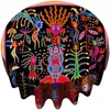 Crânios de vaca de pano de mesa com chifres de penas e flores rosa em uma textura Huichol México Tribo Arte Tecido redondo de tecido redondo