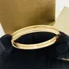 Bracelet en or rose cadré en diamant avec fermoir incrusté de diamant Ce bracelet élégant et populaire est parfait pour les cadeaux d'anniversaire ou d'anniversaire