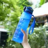 Nowe duże kubki pojemności Gradient przenośna plastikowa butelka z wodą ze słomką 1000 ml Multicolors Outdoor Podróżujący sport